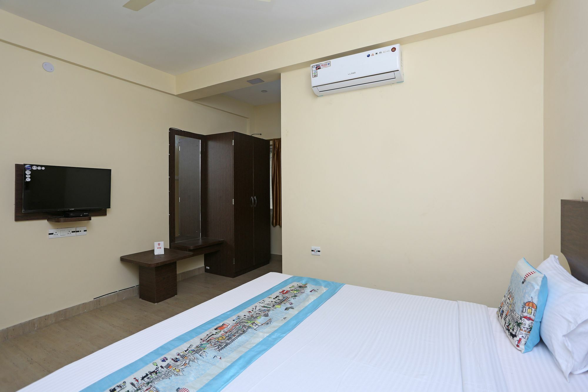 Oyo 11343 Hotel Sai International บูบันเนสชวาร์ ภายนอก รูปภาพ