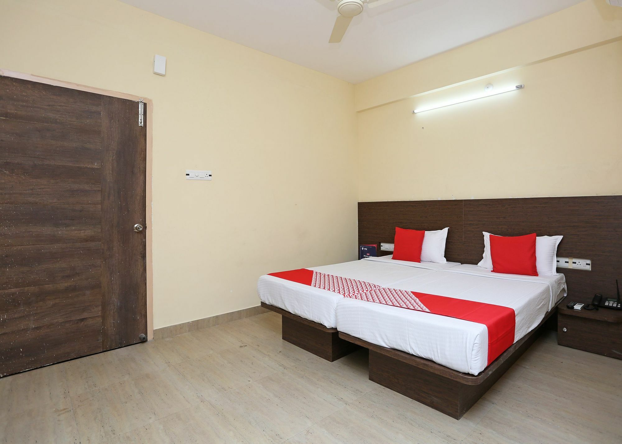 Oyo 11343 Hotel Sai International บูบันเนสชวาร์ ภายนอก รูปภาพ